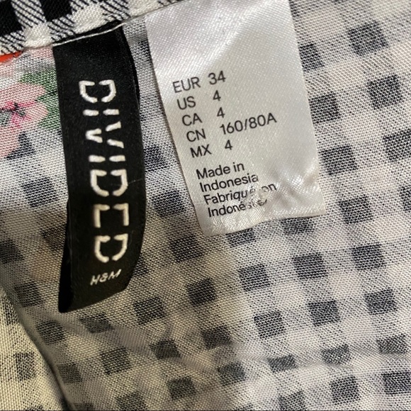 H&M Black White Floral Oversized Crop Button Up - Picture 3 of 3